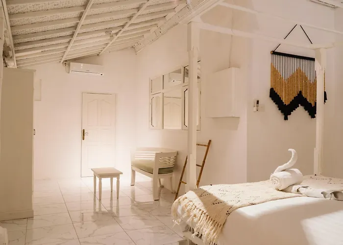 Modern 3Br Villa, 4Min To Double Six Beach, Pool