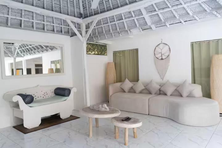 Modern 3br Villa, 4min To Double Six Beach, Pool *