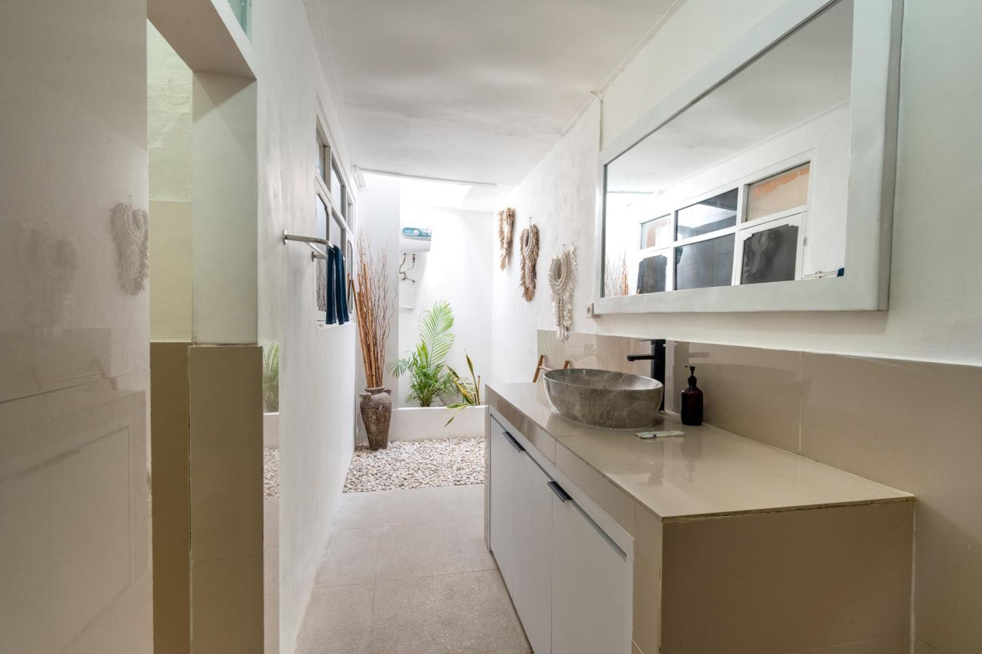 Modern 3br Villa, 4min To Double Six Beach, Pool *