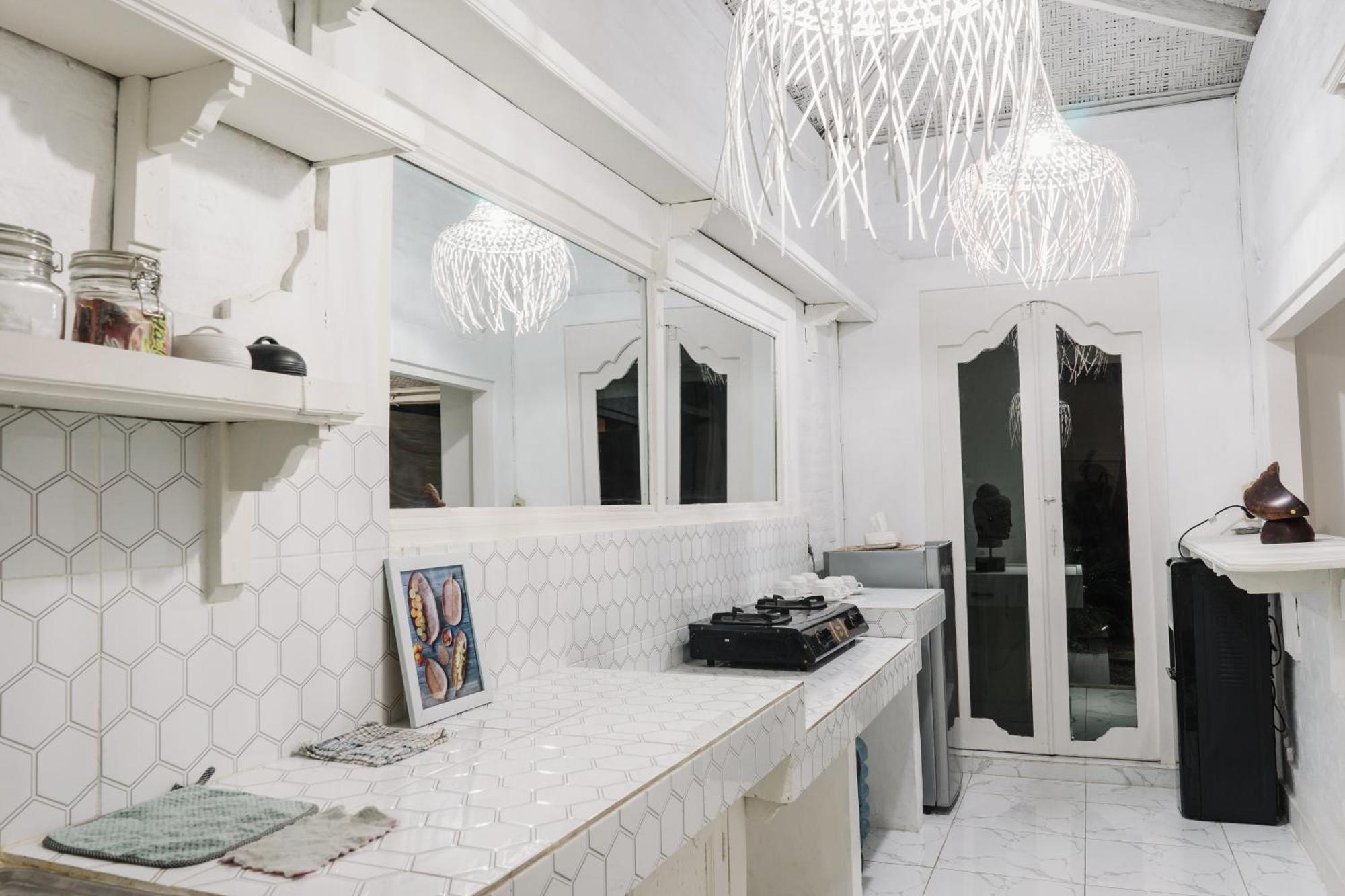 Modern 3br Villa, 4min To Double Six Beach, Pool Villa