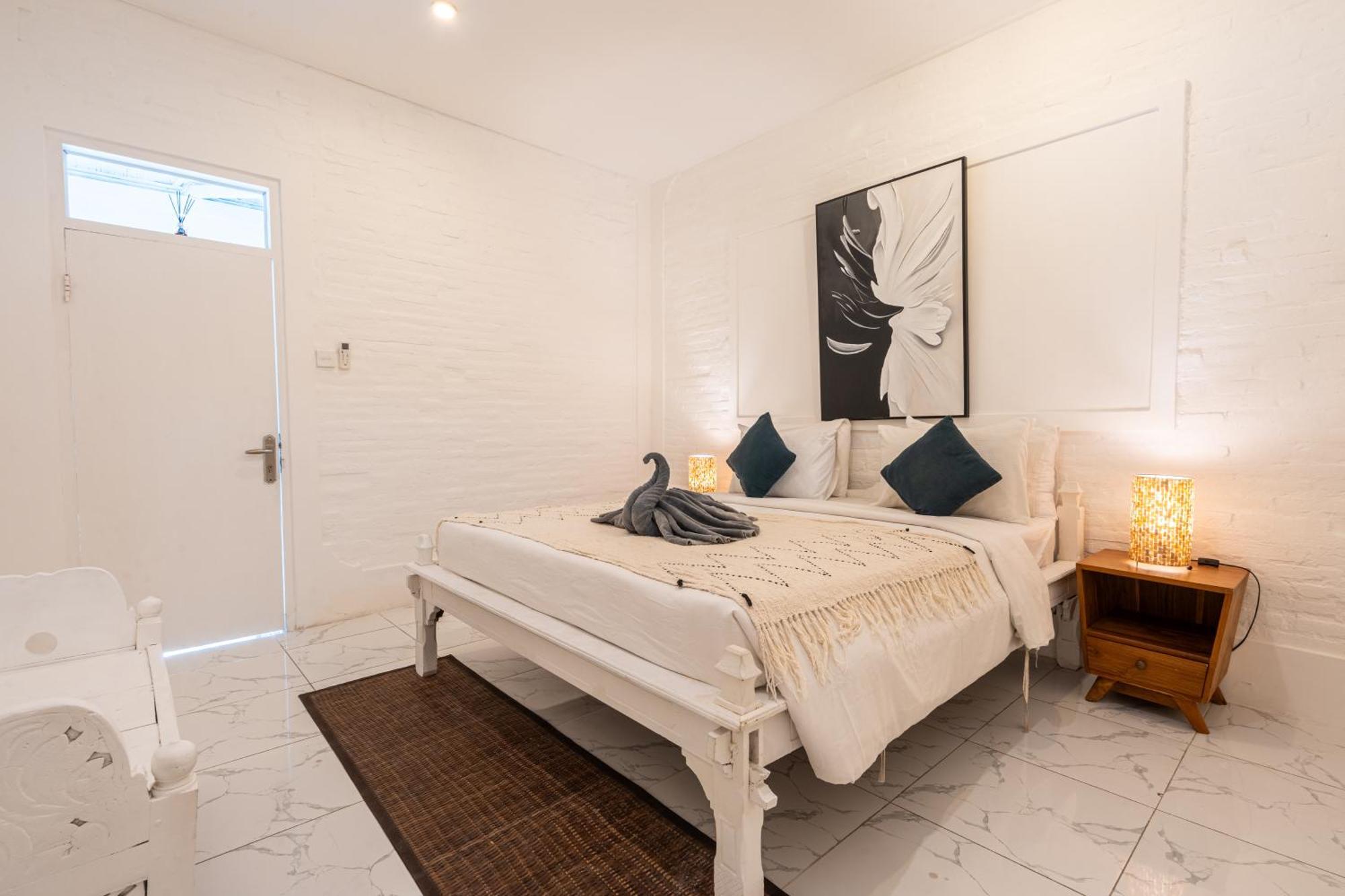 Modern 3br Villa, 4min To Double Six Beach, Pool