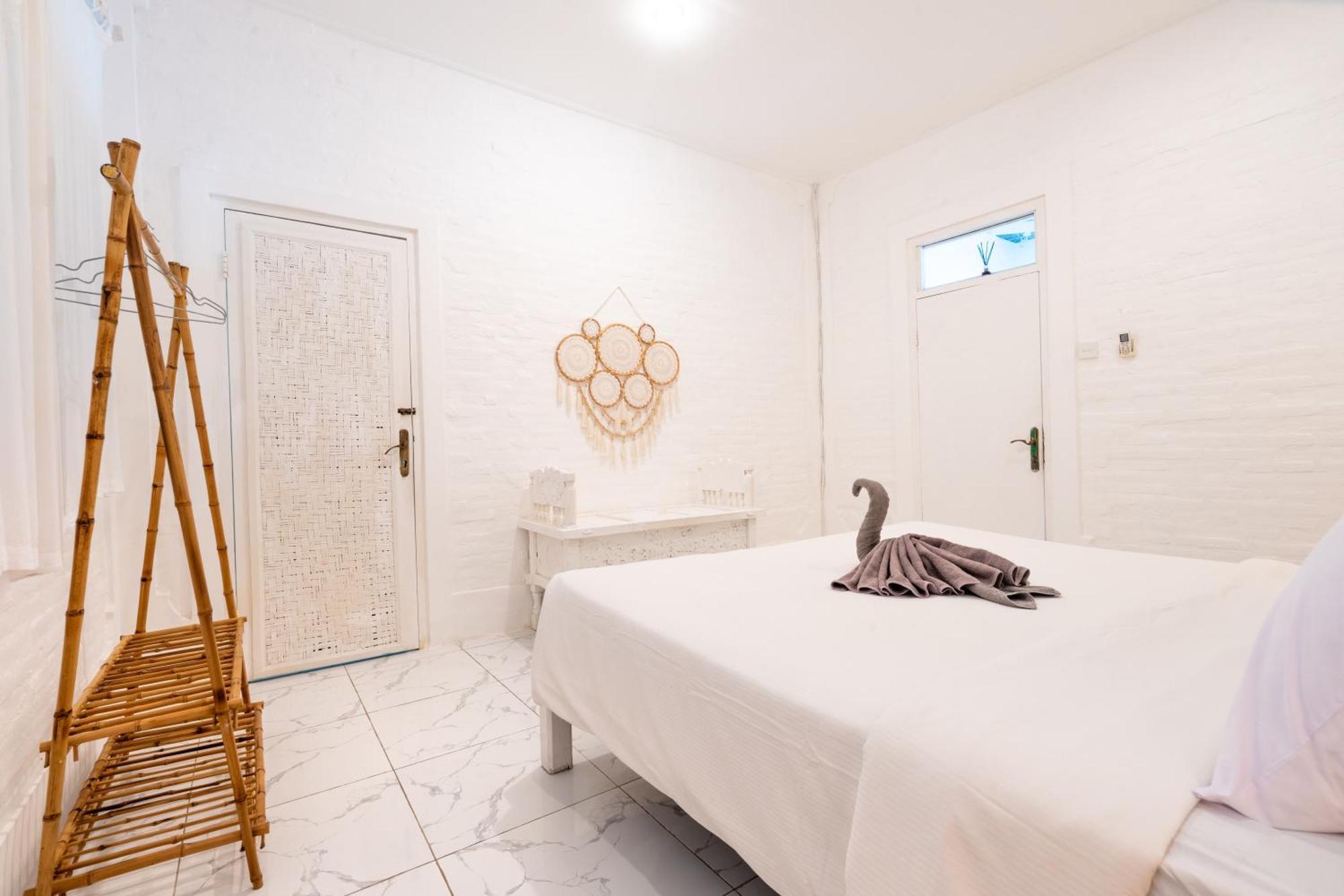 Villa Modern 3br Villa, 4min To Double Six Beach, Pool